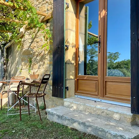 Avec Vue Sur La Vallee De La Dordogne *